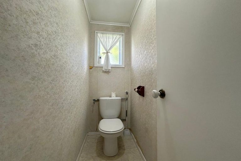 Photo of property in 10 Choice Avenue, Henderson, Auckland, 0612