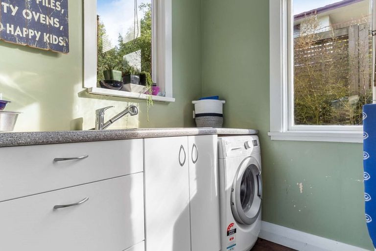 Photo of property in 1 Cossens Street, Balclutha, 9230