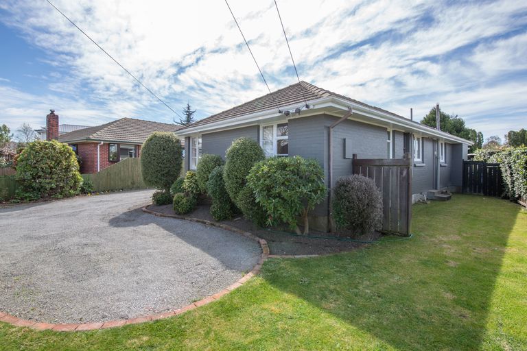 Photo of property in 12 Cranbrook Avenue, Burnside, Christchurch, 8053