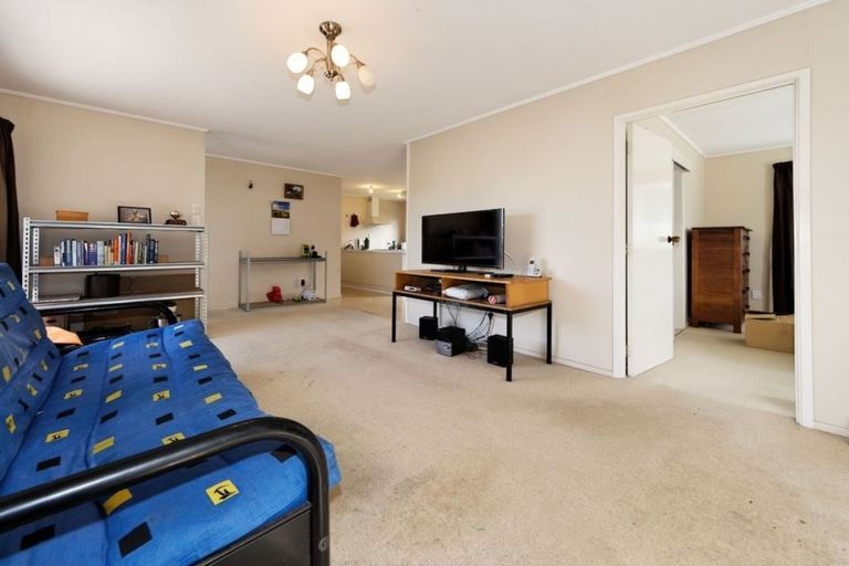 Photo of property in 37 Hassan Drive, Massey, Auckland, 0614