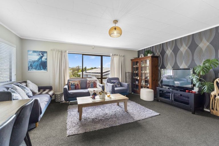 Photo of property in 24 Jasmine Grove, Maungaraki, Lower Hutt, 5010