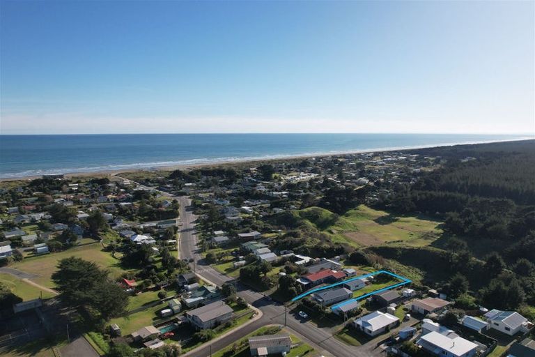 Photo of property in 626 Waitarere Beach Road, Waitarere Beach, Levin, 5510