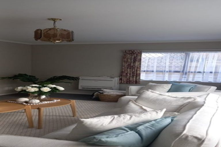 Photo of property in 45 Manapouri Crescent, Hokowhitu, Palmerston North, 4410