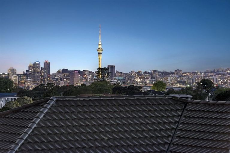 Photo of property in 21 Tui Glen Road, Birkenhead, Auckland, 0626
