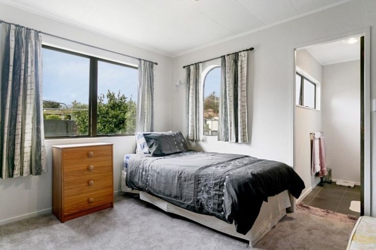 Photo of property in 2 Kew Place, Richmond Heights, Taupo, 3330