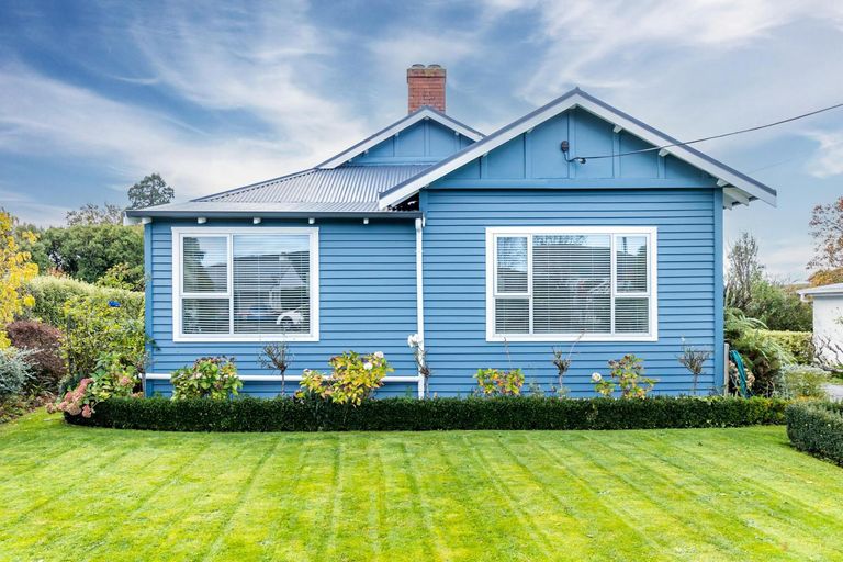 Photo of property in 12 Parsonage Road, Waimate, 7924