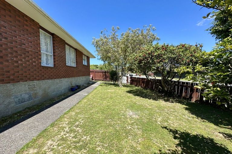 Photo of property in 1/20 Roband Crescent, Brown Owl, Upper Hutt, 5018