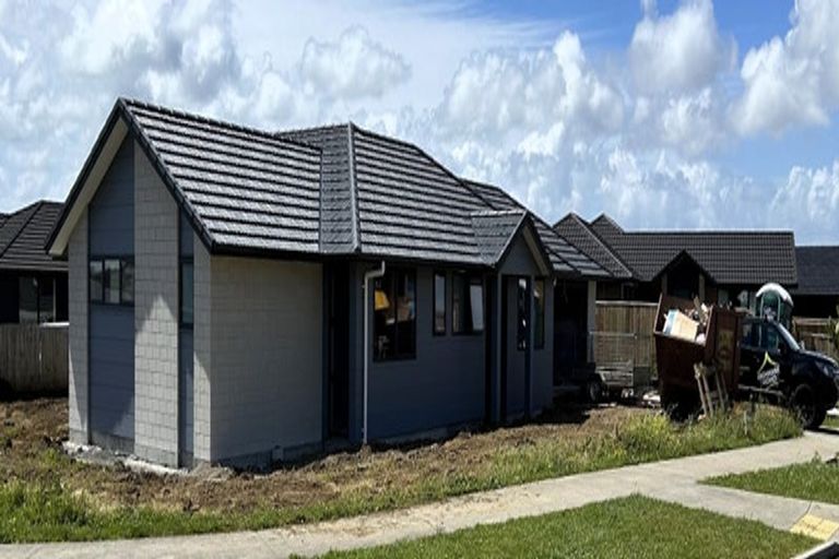 Photo of property in 1 Orawahi Road, Glenbrook, 2681