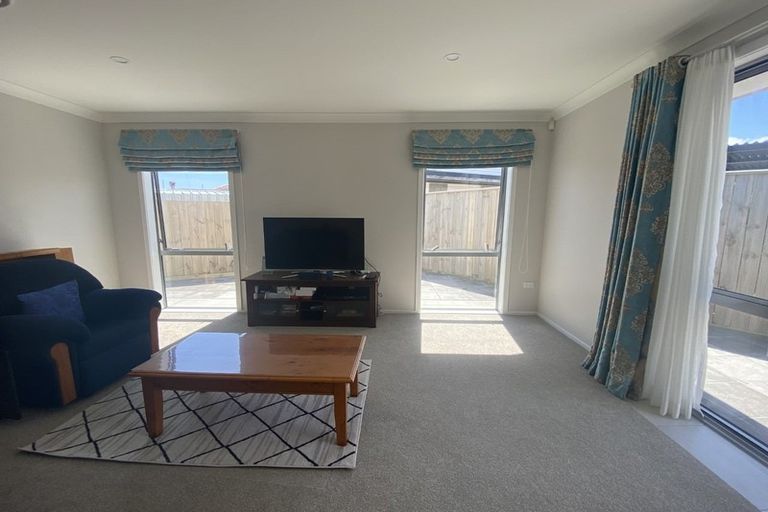 Photo of property in 59 Queen Charlotte Drive, Aotea, Porirua, 5024