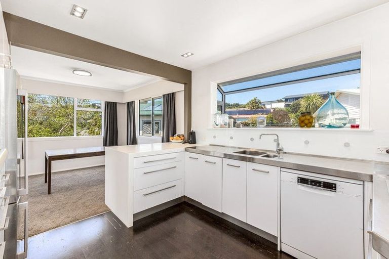 Photo of property in 7 Krishna Way, Khandallah, Wellington, 6035