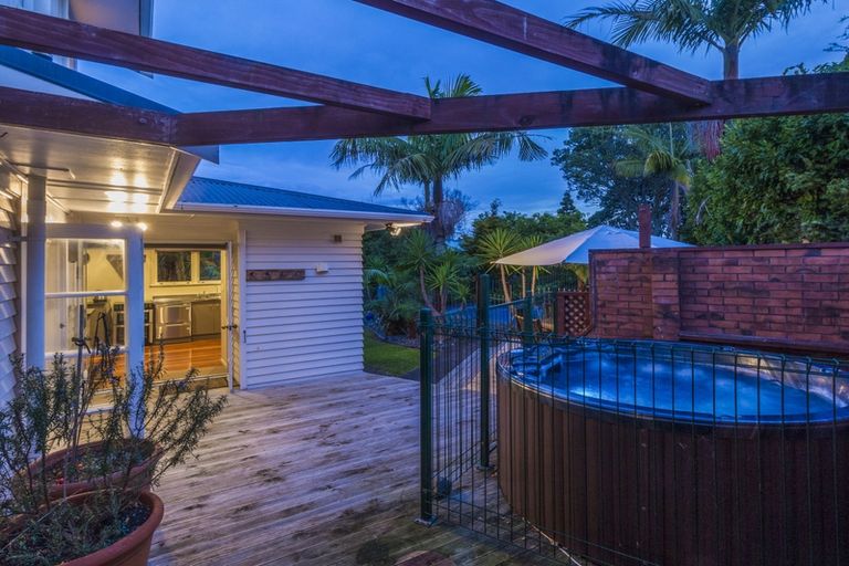 Photo of property in 1 Crystal Avenue, Glendene, Auckland, 0602