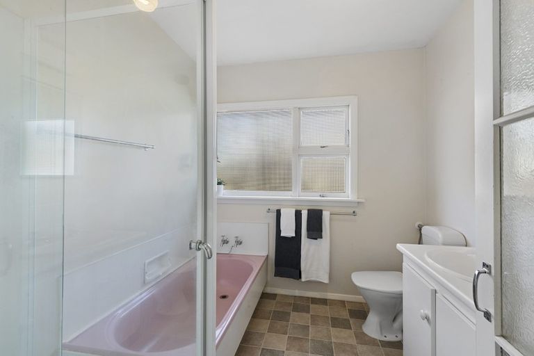 Photo of property in 2 Seagrave Place, Ilam, Christchurch, 8041