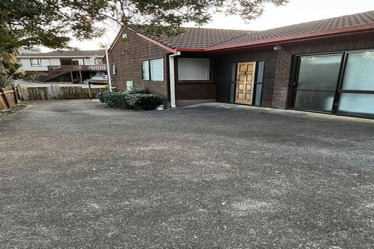 Photo of property in 1/179 Wiseley Road, West Harbour, Auckland, 0618