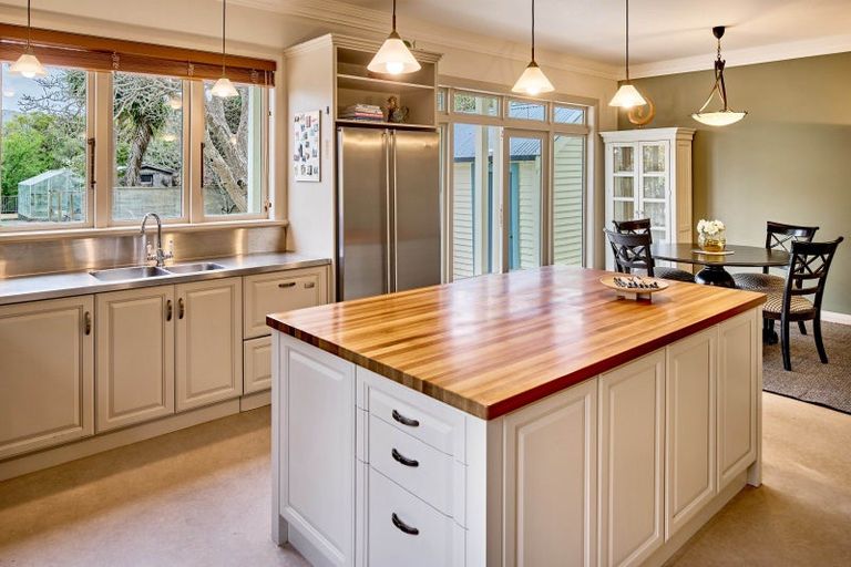 Photo of property in 20 Bloomfield Terrace, Hutt Central, Lower Hutt, 5010