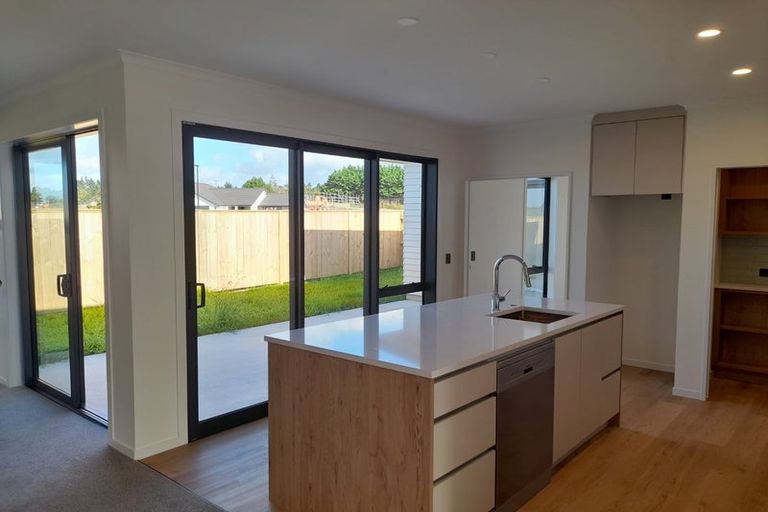Photo of property in 10 Kenehi Road, Karaka, 2124