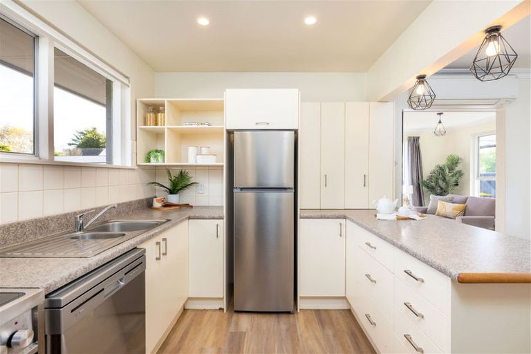 Photo of property in 6 Oldham Crescent, Halswell, Christchurch, 8025