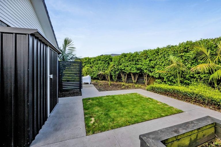 Photo of property in 5 Augusta Grove, Waiwhakaiho, New Plymouth, 4312