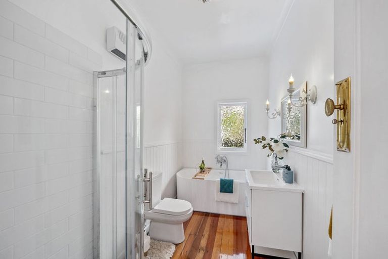 Photo of property in 1/317 Lake Road, Hauraki, Auckland, 0622