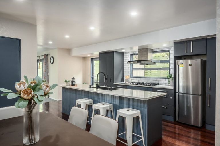 Photo of property in 54 Amesbury Drive, Churton Park, Wellington, 6037