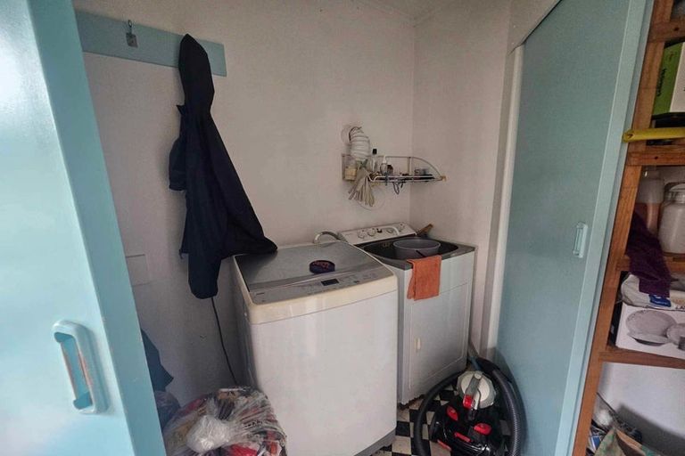 Photo of property in 1 Kinapori Terrace, Newlands, Wellington, 6037