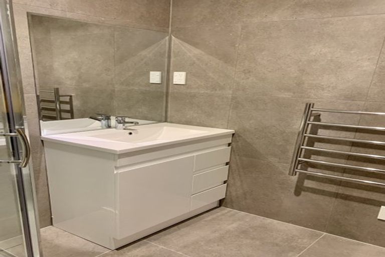 Photo of property in 7/6 South Pacific Place, Henderson, Auckland, 0612