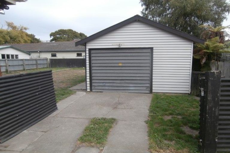 Photo of property in 111 Wainoni Road, Avondale, Christchurch, 8061