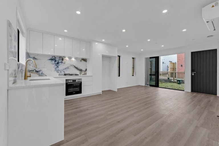 Photo of property in 7/100 Seymour Road, Sunnyvale, Auckland, 0612