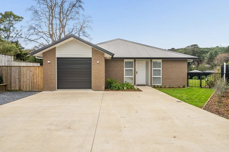 Photo of property in 15 Rewarewa Way, Timberlea, Upper Hutt, 5018