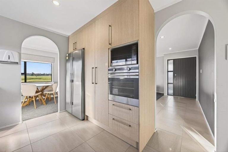 Photo of property in 70 De Quincey Terrace, Highland Park, Auckland, 2010