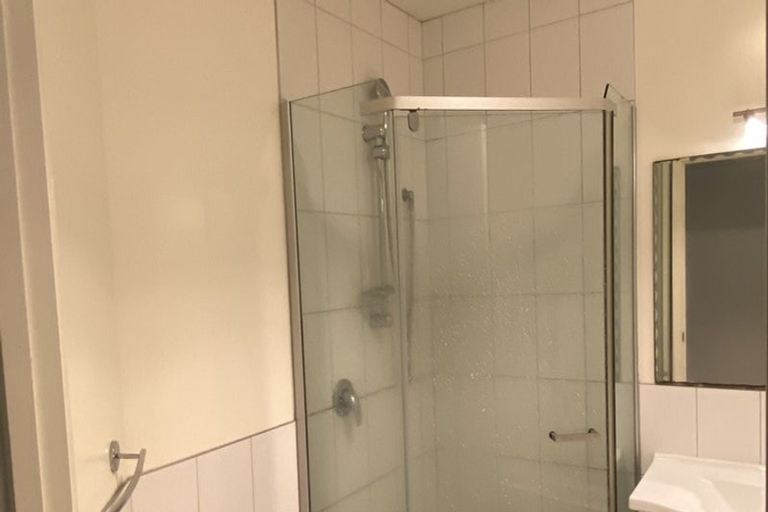 Photo of property in 8d Schnapper Rock Road, Schnapper Rock, Auckland, 0632