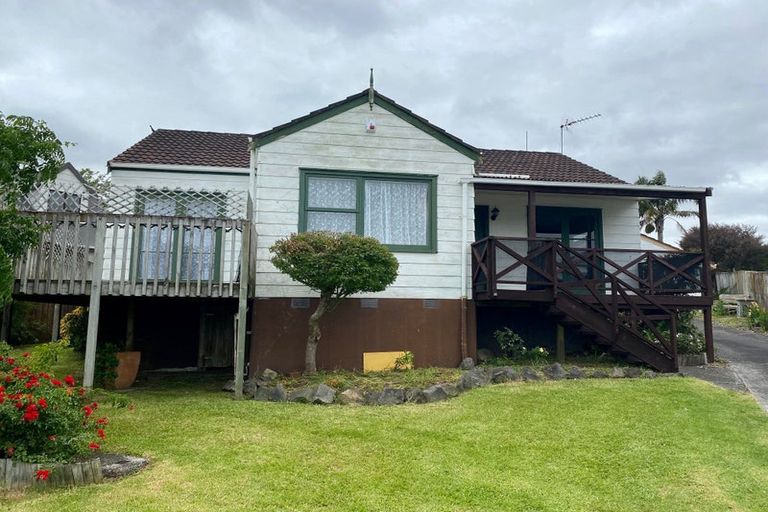Photo of property in 32 Marendellas Drive, Bucklands Beach, Auckland, 2014