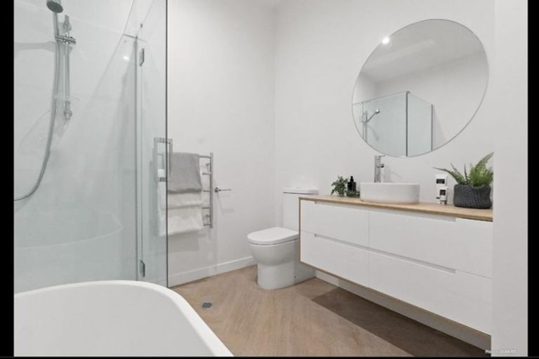 Photo of property in 31 Lewis Road, Pakuranga, Auckland, 2010