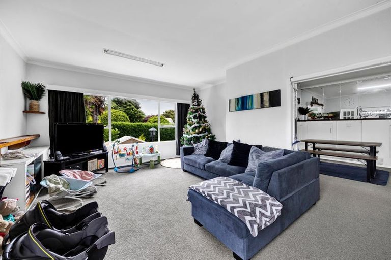 Photo of property in 14 Dives Avenue, Hawera, 4610