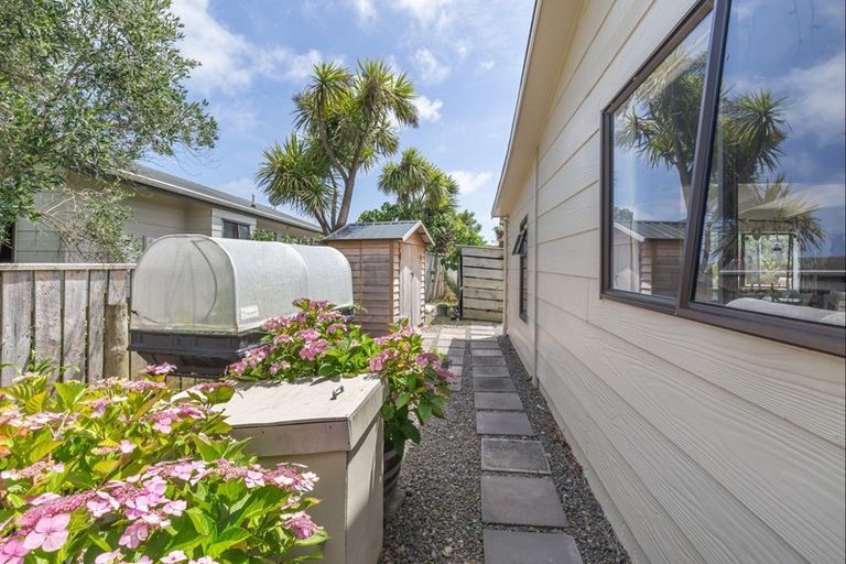 Photo of property in 3 Aranui Avenue, Waitarere Beach, Levin, 5510