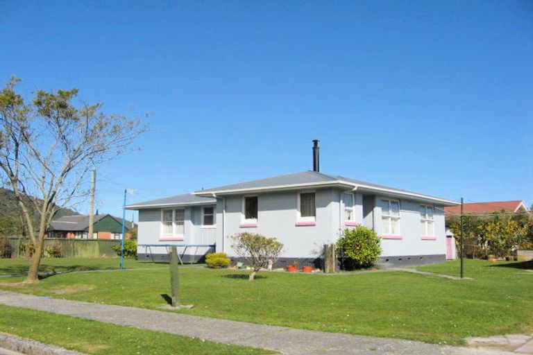 Photo of property in 2 Barkley Place, Cobden, Greymouth, 7802