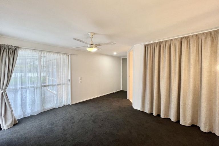 Photo of property in 329 Great South Road, Papakura, 2110