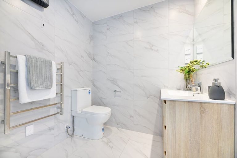 Photo of property in 3/60 Kelman Road, Kelston, Auckland, 0602