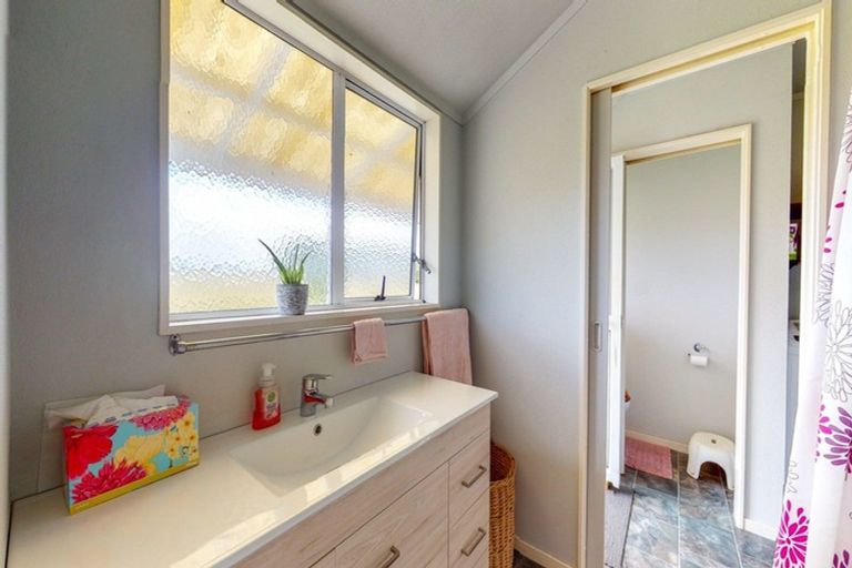 Photo of property in 40 Old Ferry Road, Orongo, Thames, 3574