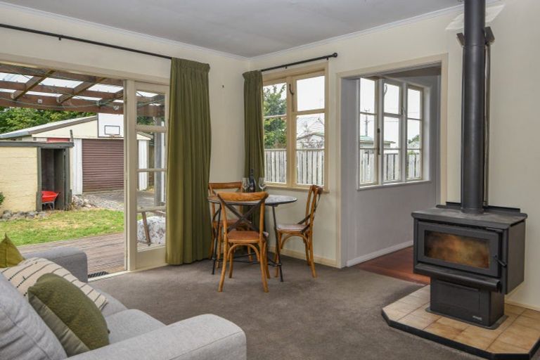 Photo of property in 2 Kent Street, Carterton, 5713