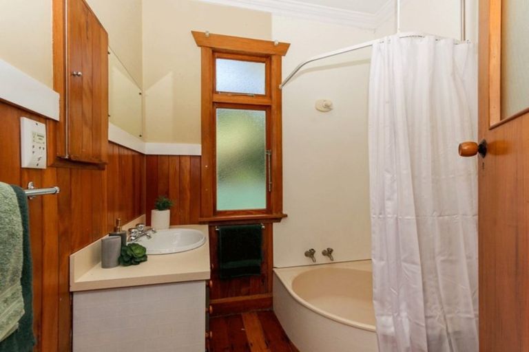 Photo of property in 15a Sycamore Grove, Lower Vogeltown, New Plymouth, 4310