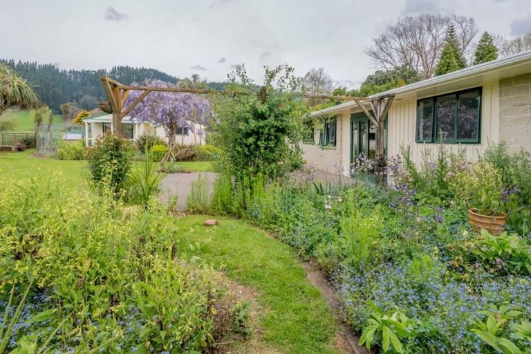 Photo of property in 33 Mokena Kohere Street, Manakau, Levin, 5573