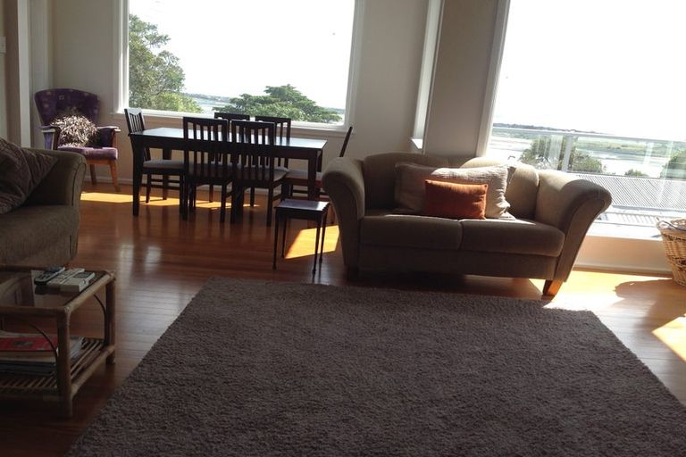 Photo of property in 69 Moncks Spur Road, Redcliffs, Christchurch, 8081