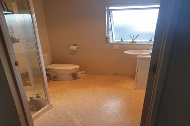 Photo of property in 26 Edwards Avenue, Henderson, Auckland, 0610