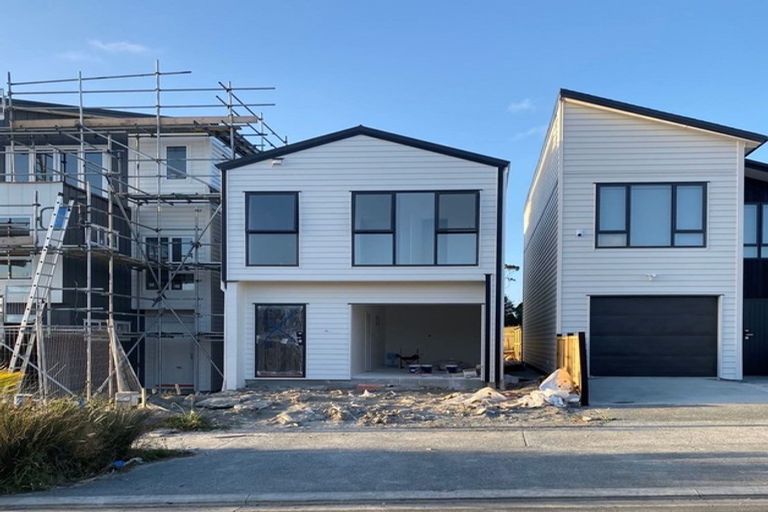 Photo of property in 33 Matakohe Road, Westgate, Auckland, 0814