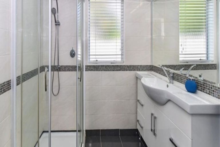 Photo of property in 2b Cliff Road, Papakura, 2110