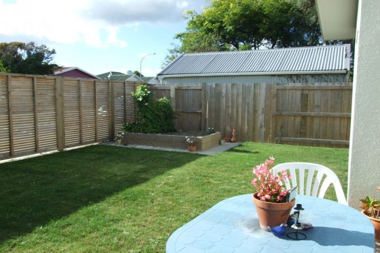 Photo of property in 12 Oxford Street, Hokowhitu, Palmerston North, 4410