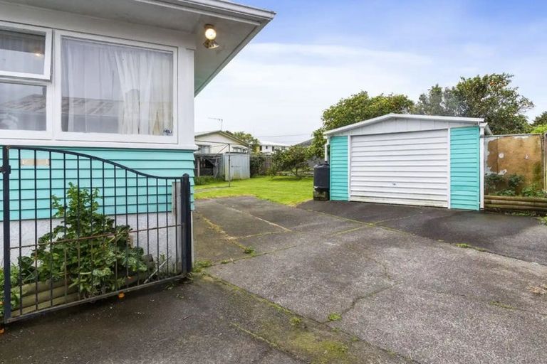 Photo of property in 20 Eddowes Street, Manurewa, Auckland, 2102