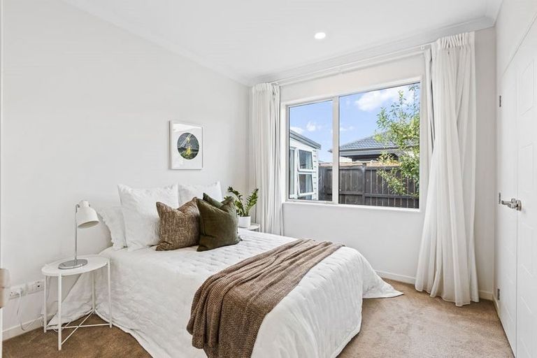 Photo of property in 9 Walter Ruddock Avenue, Kumeu, 0810