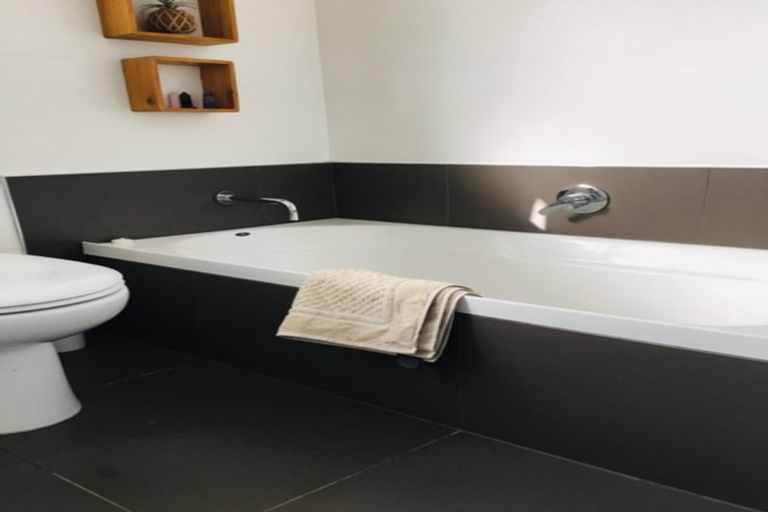 Photo of property in 4 O'donn Avenue, Beach Haven, Auckland, 0626