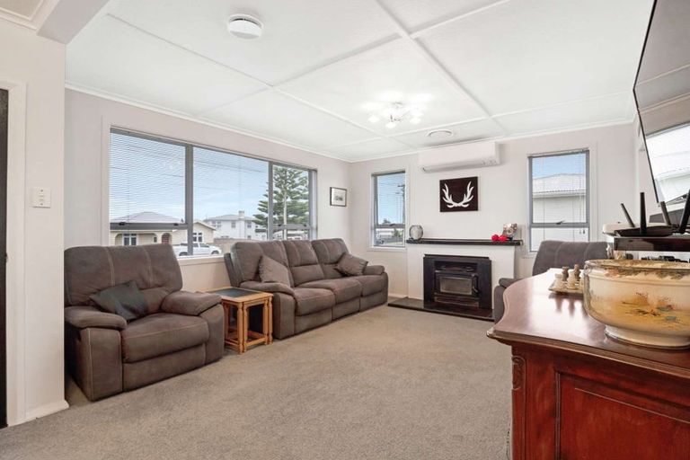 Photo of property in 22 Egmont Street, Castlecliff, Whanganui, 4501